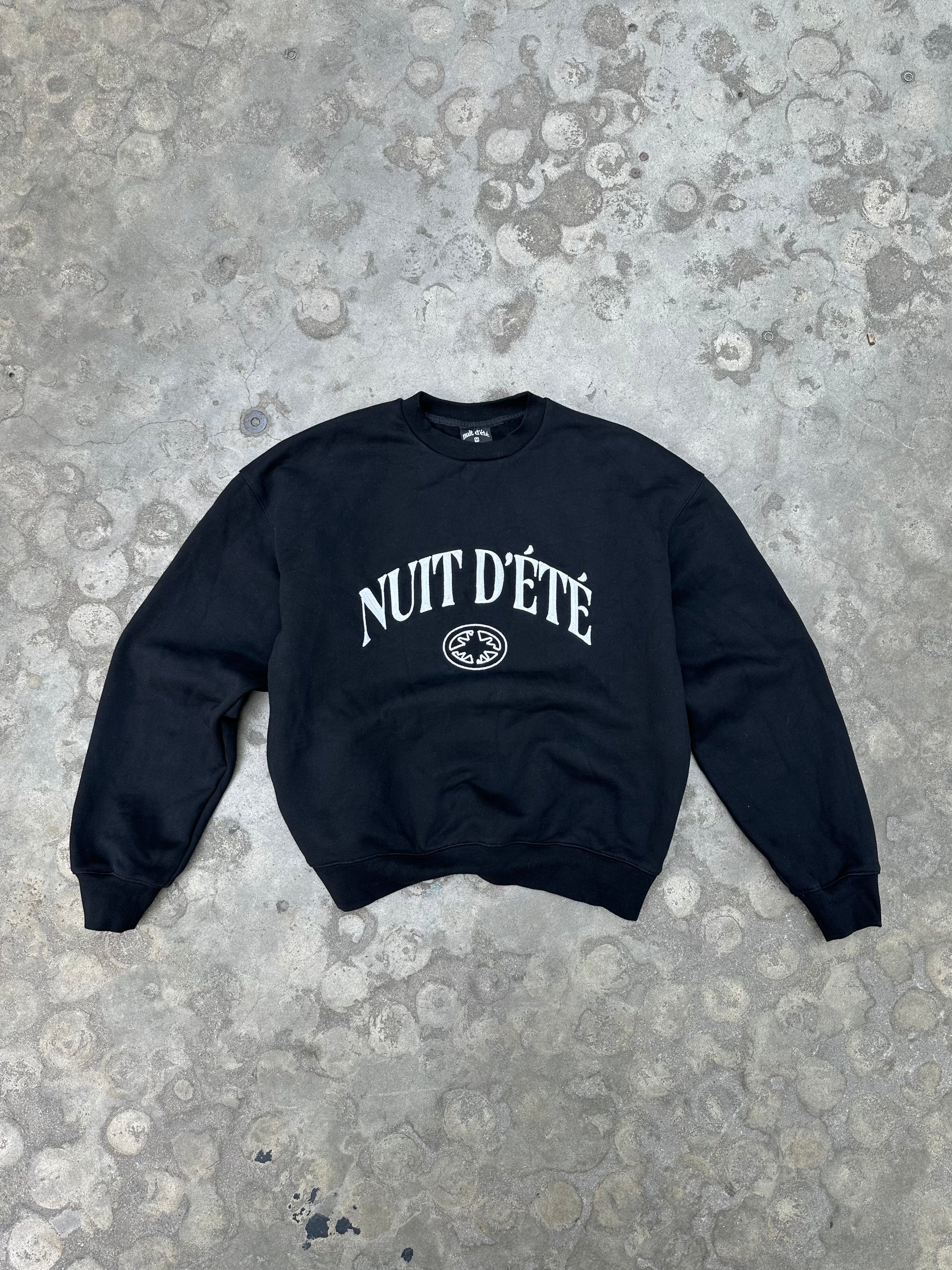 CLASSIC BLACK CREWNECK