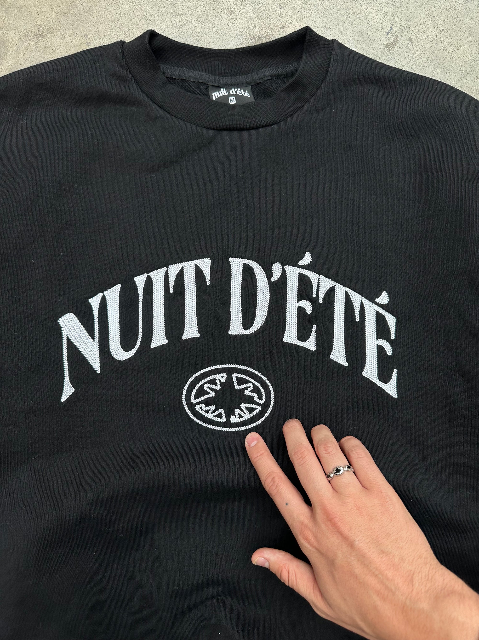 CLASSIC BLACK CREWNECK